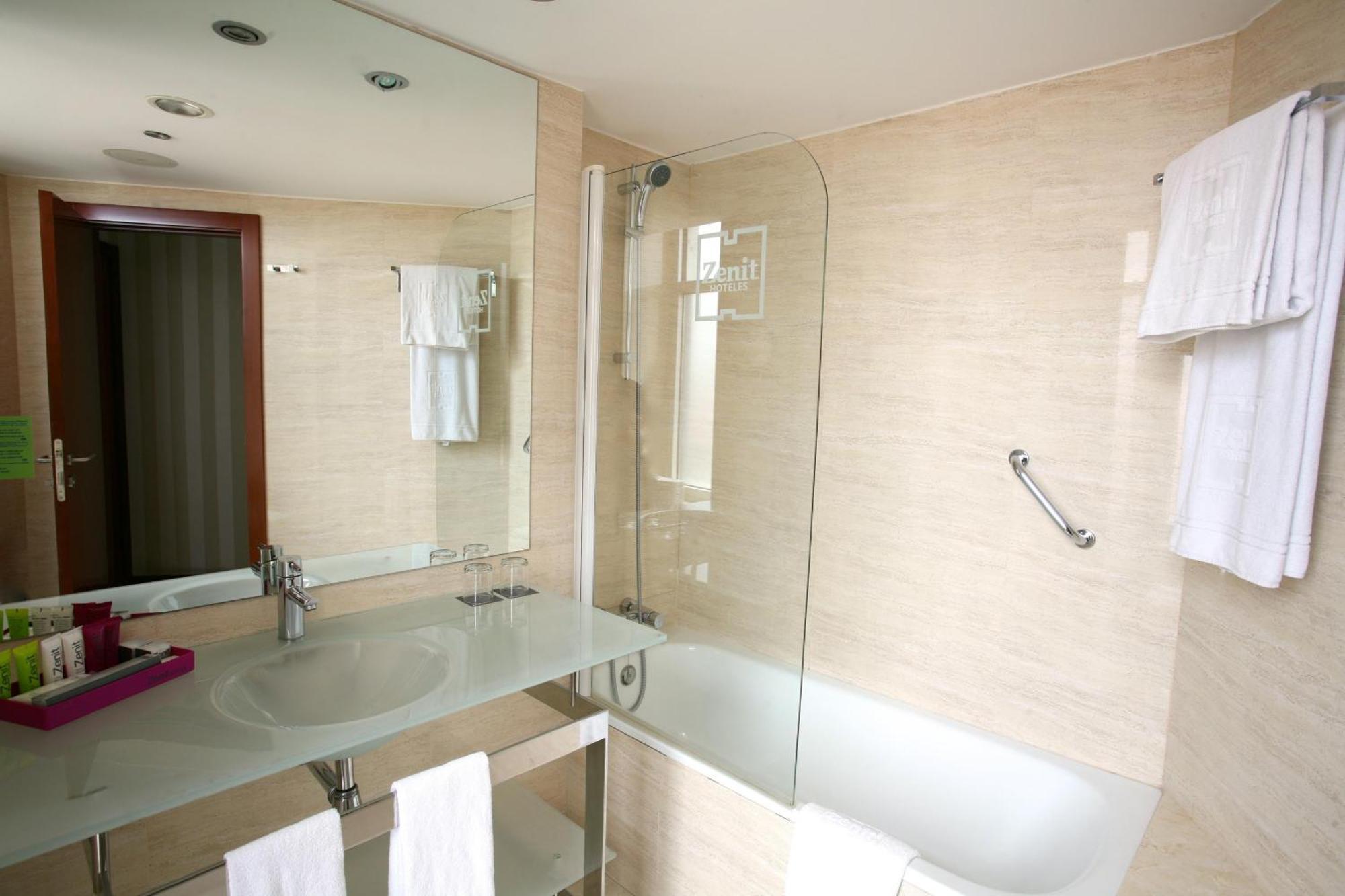 Double or Twin Room,757542169:JPEG